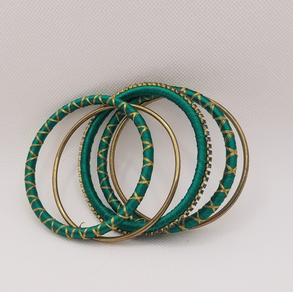 Green and gold silk thread bangles with red pouch - Picture 2 of 4